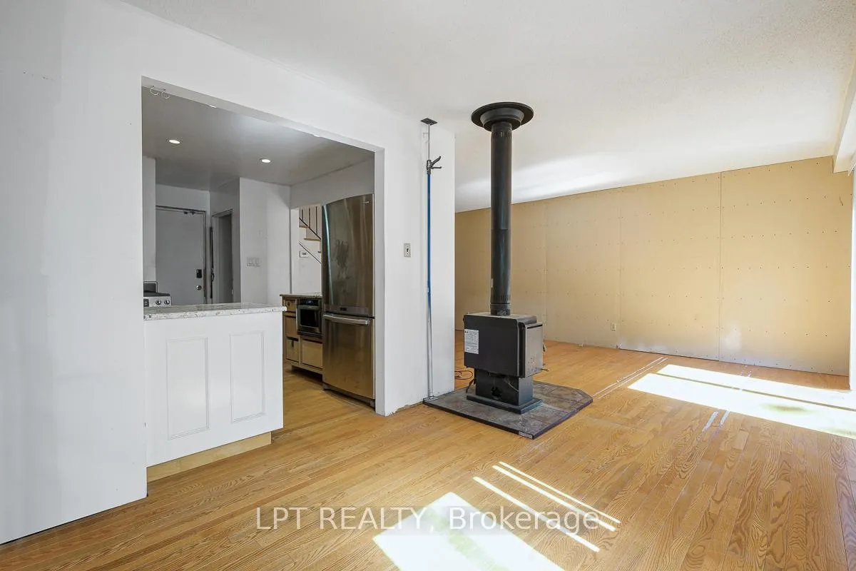Photo 12 of 33 Estelle Crescent, Ottawa, Sheahan Estates/Trend Village — HOMEH