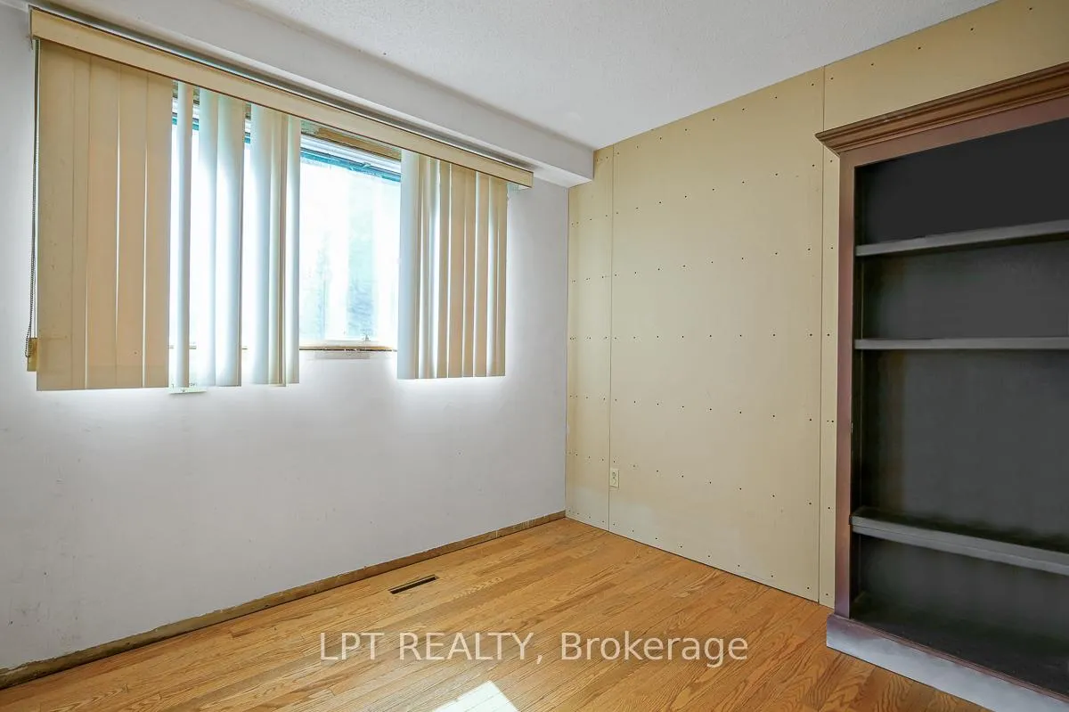 Photo 13 of 33 Estelle Crescent, Ottawa, Sheahan Estates/Trend Village — HOMEH