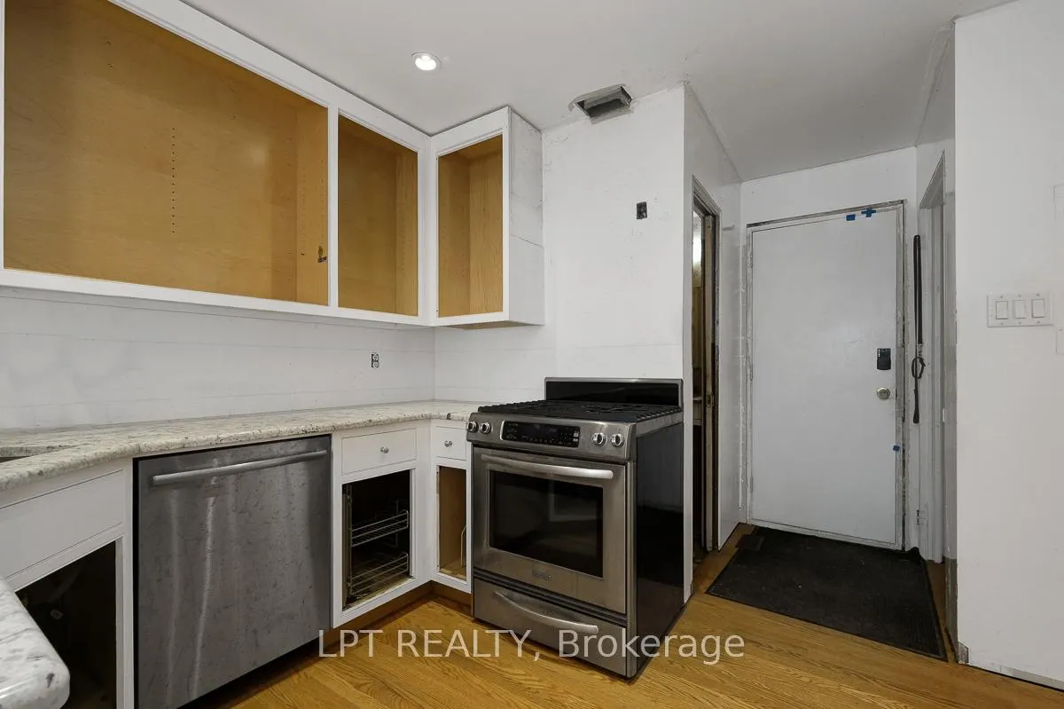 Photo 15 of 33 Estelle Crescent, Ottawa, Sheahan Estates/Trend Village — HOMEH