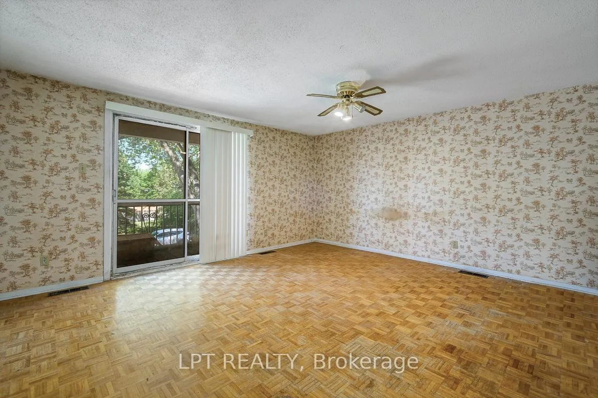 Photo 19 of 33 Estelle Crescent, Ottawa, Sheahan Estates/Trend Village — HOMEH