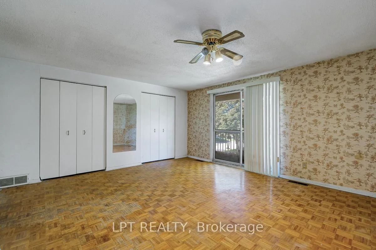 Photo 20 of 33 Estelle Crescent, Ottawa, Sheahan Estates/Trend Village — HOMEH