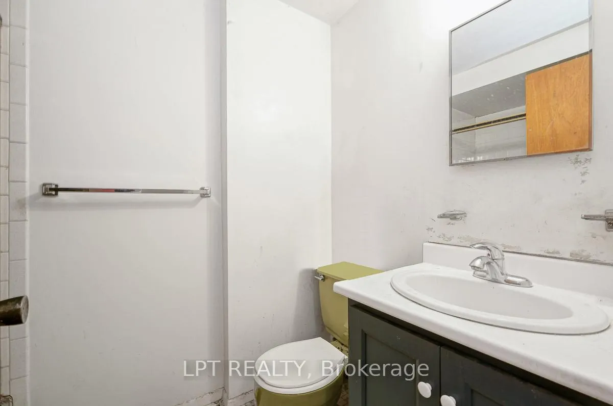 Photo 23 of 33 Estelle Crescent, Ottawa, Sheahan Estates/Trend Village — HOMEH