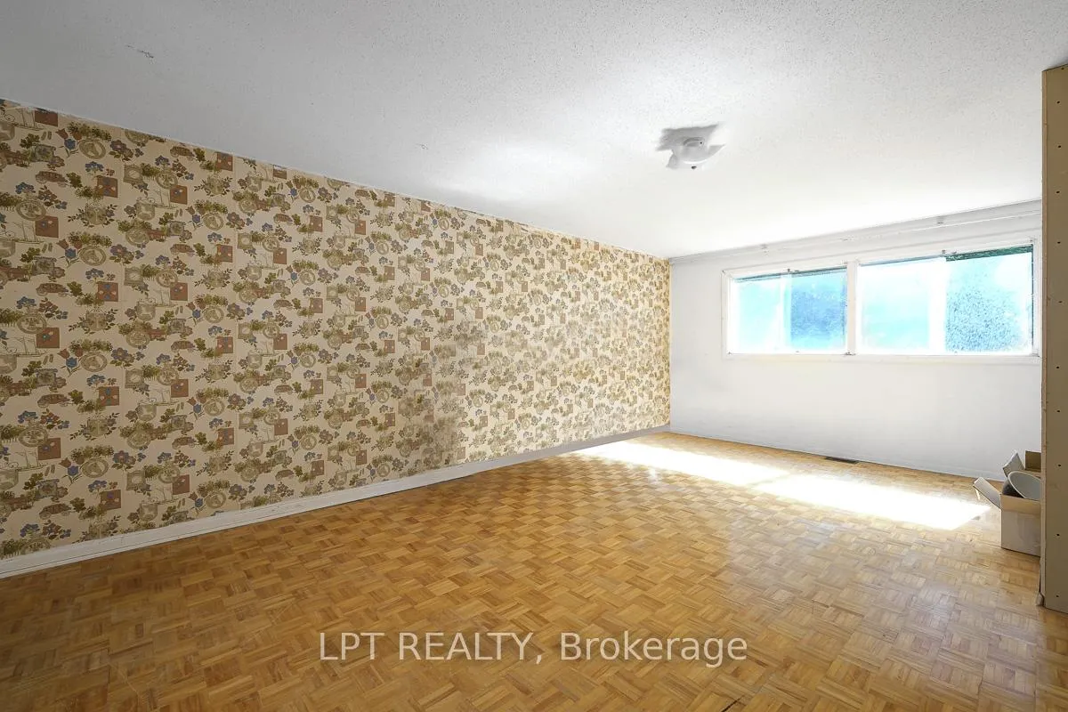 Photo 24 of 33 Estelle Crescent, Ottawa, Sheahan Estates/Trend Village — HOMEH