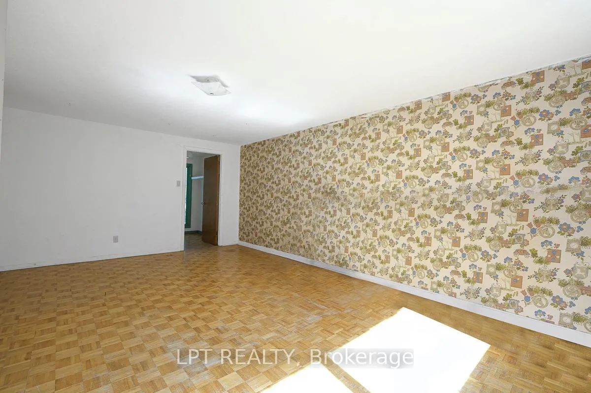 Photo 25 of 33 Estelle Crescent, Ottawa, Sheahan Estates/Trend Village — HOMEH