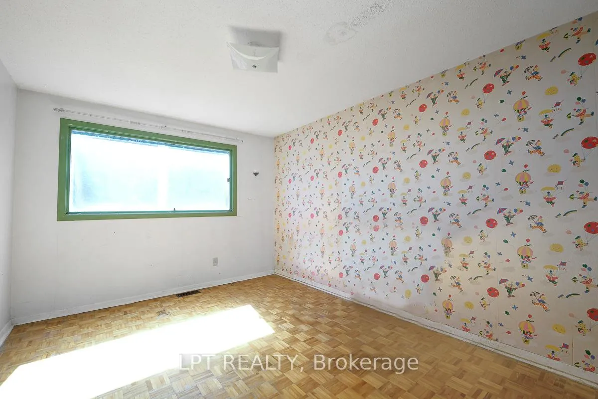 Photo 28 of 33 Estelle Crescent, Ottawa, Sheahan Estates/Trend Village — HOMEH