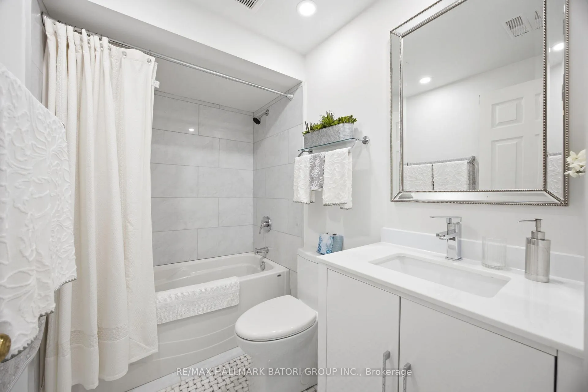 Photo 19 of 547 Merton Street, Toronto, Mount Pleasant East — HOMEH