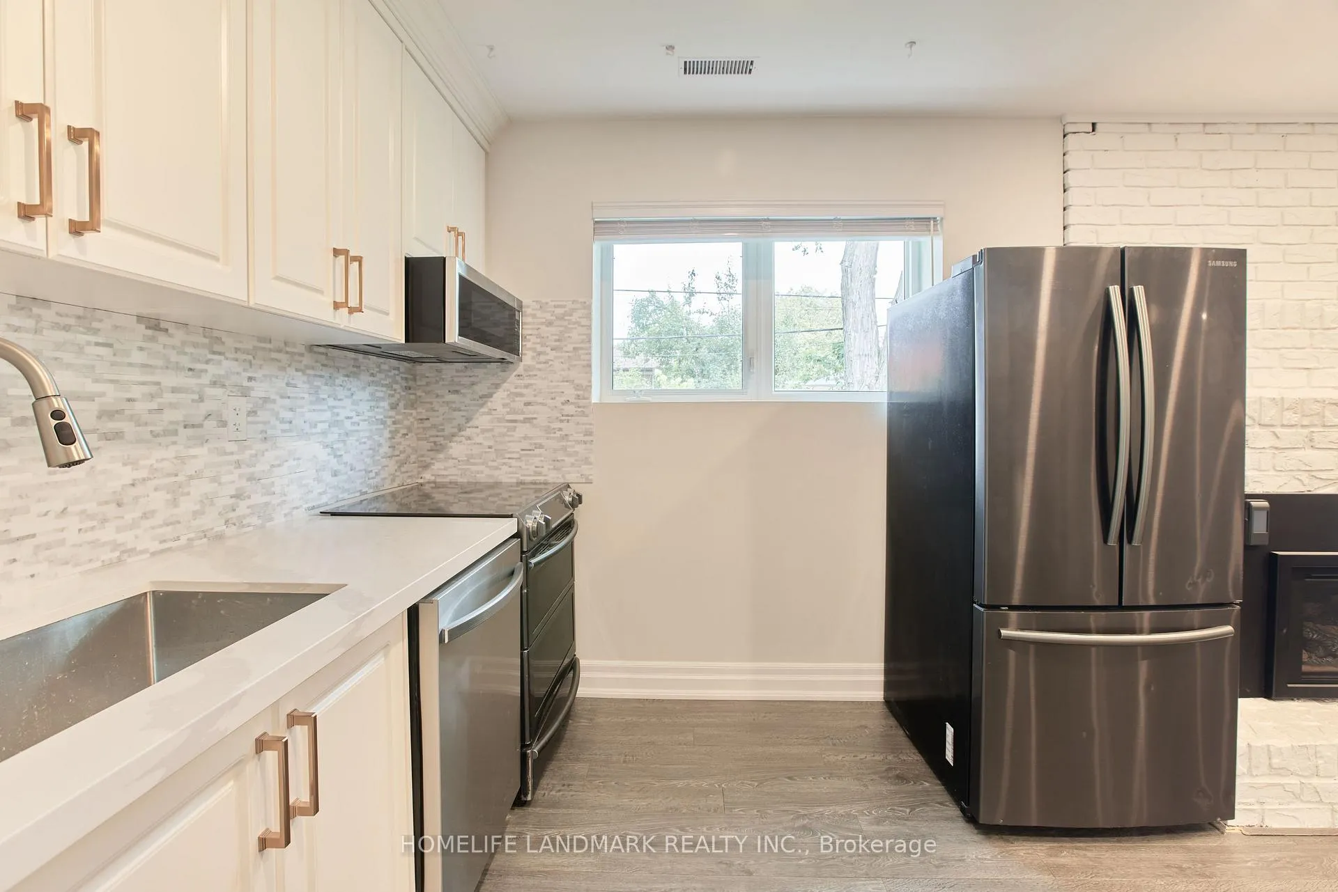 Photo 2 of Unit Lower, 21 Robinglade Drive, Etobicoke, Eringate-Centennial-West Deane — HOMEH
