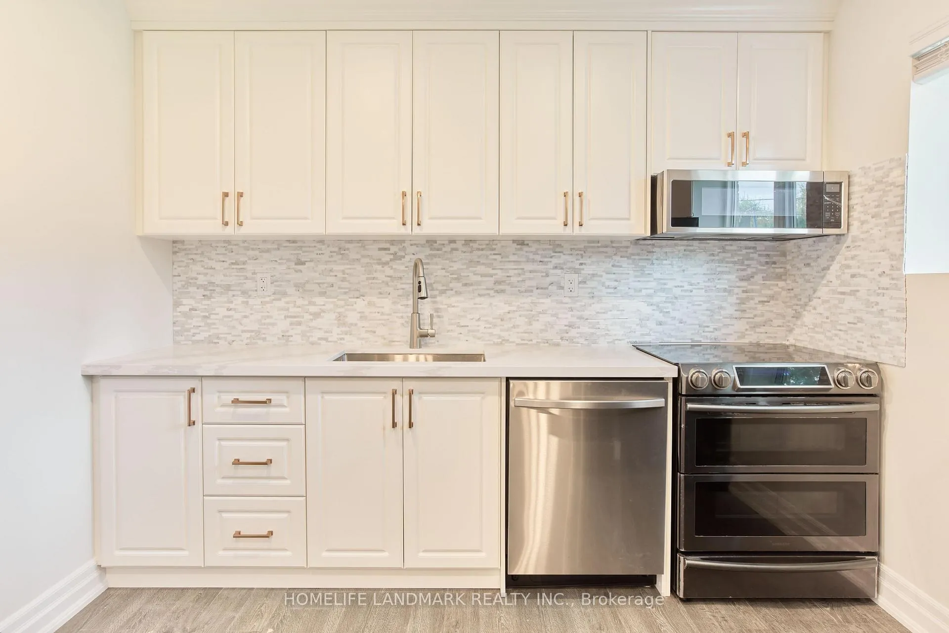 Photo 3 of Unit Lower, 21 Robinglade Drive, Etobicoke, Eringate-Centennial-West Deane — HOMEH