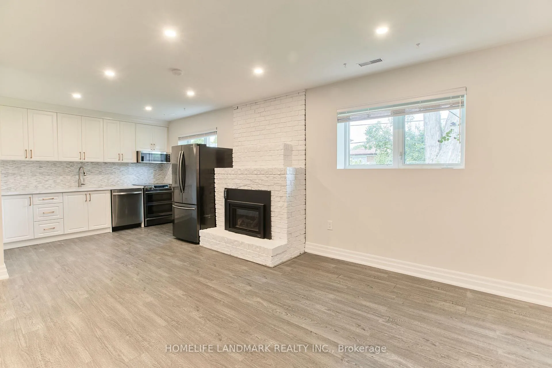 Photo 4 of Unit Lower, 21 Robinglade Drive, Etobicoke, Eringate-Centennial-West Deane — HOMEH