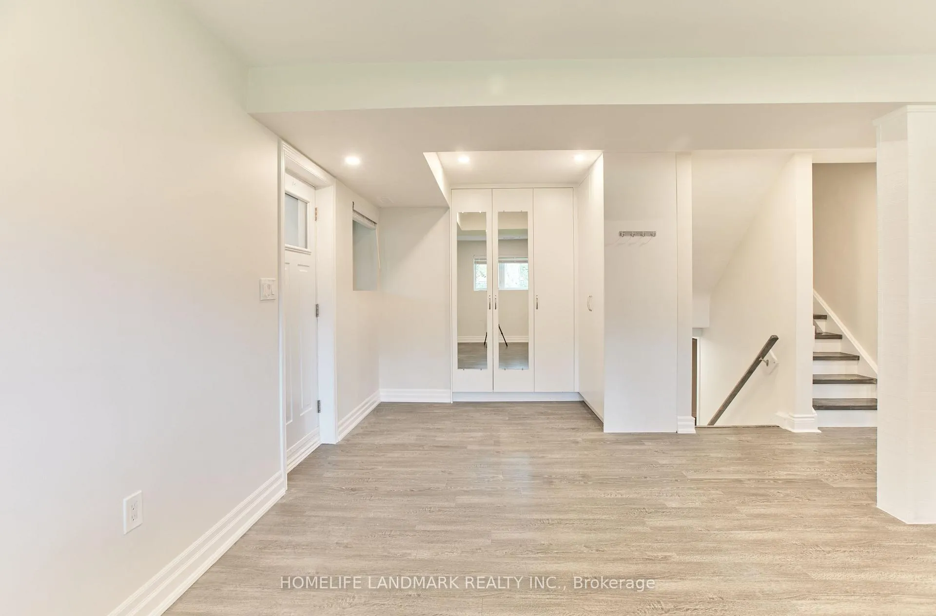 Photo 5 of Unit Lower, 21 Robinglade Drive, Etobicoke, Eringate-Centennial-West Deane — HOMEH