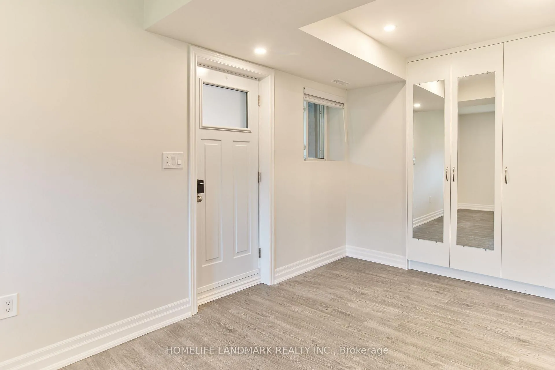 Photo 6 of Unit Lower, 21 Robinglade Drive, Etobicoke, Eringate-Centennial-West Deane — HOMEH