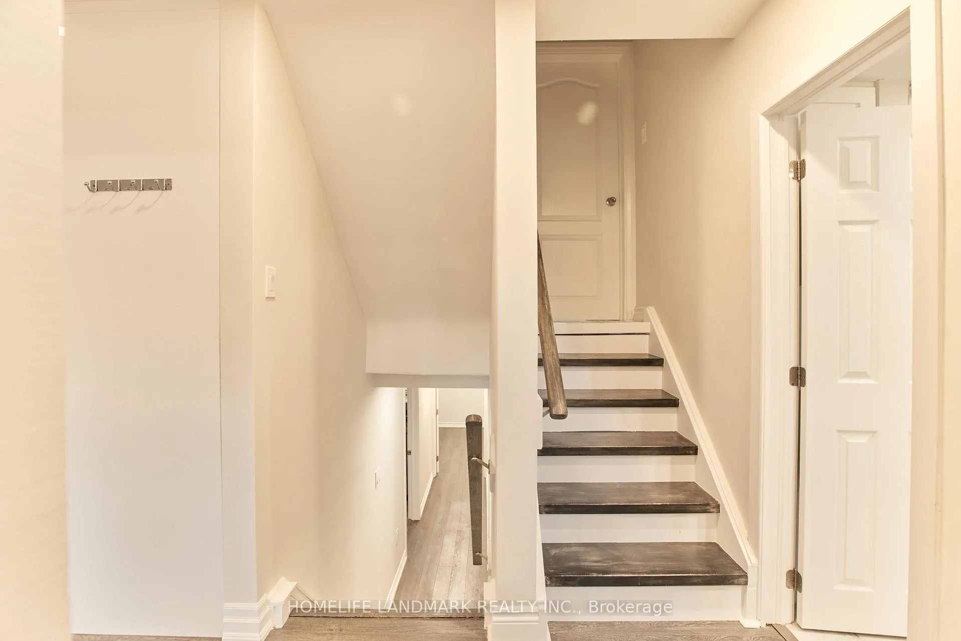 Photo 10 of Unit Lower, 21 Robinglade Drive, Etobicoke, Eringate-Centennial-West Deane — HOMEH