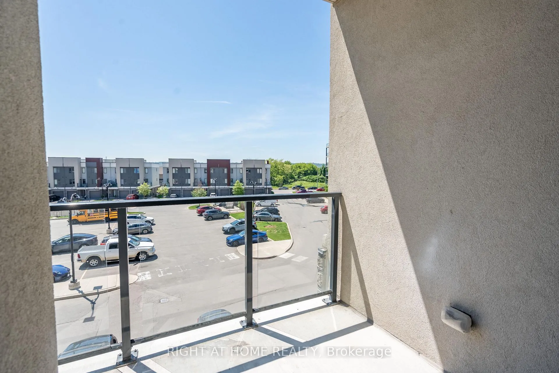 Photo 2 of Unit 337, 125 shoreview Place, Hamilton, Lakeshore — HOMEH