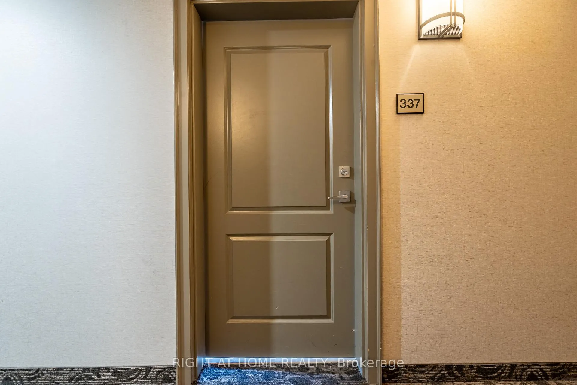 Photo 4 of Unit 337, 125 shoreview Place, Hamilton, Lakeshore — HOMEH