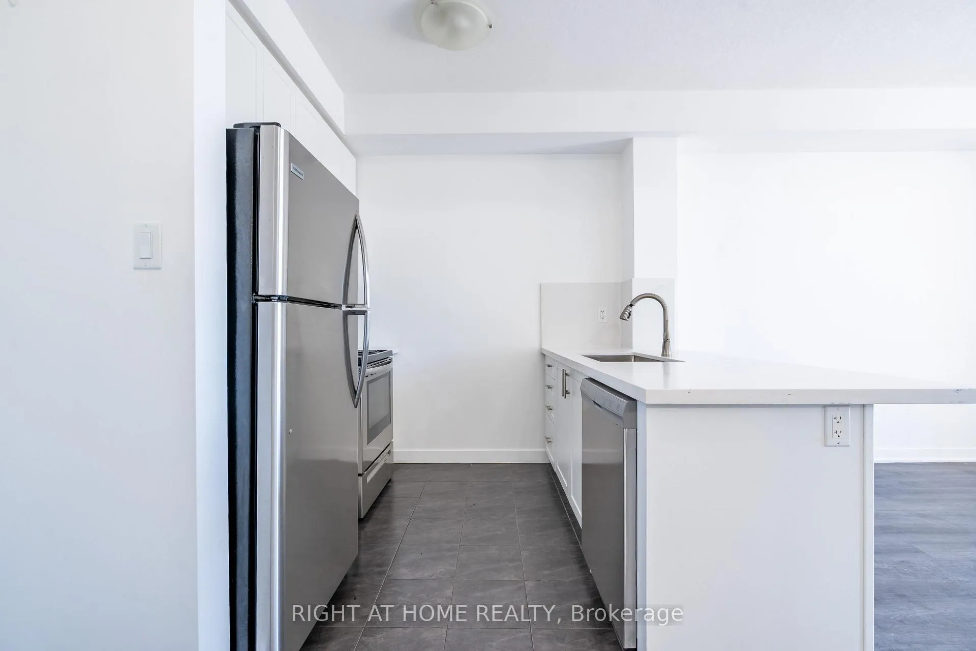 Photo 5 of Unit 337, 125 shoreview Place, Hamilton, Lakeshore — HOMEH