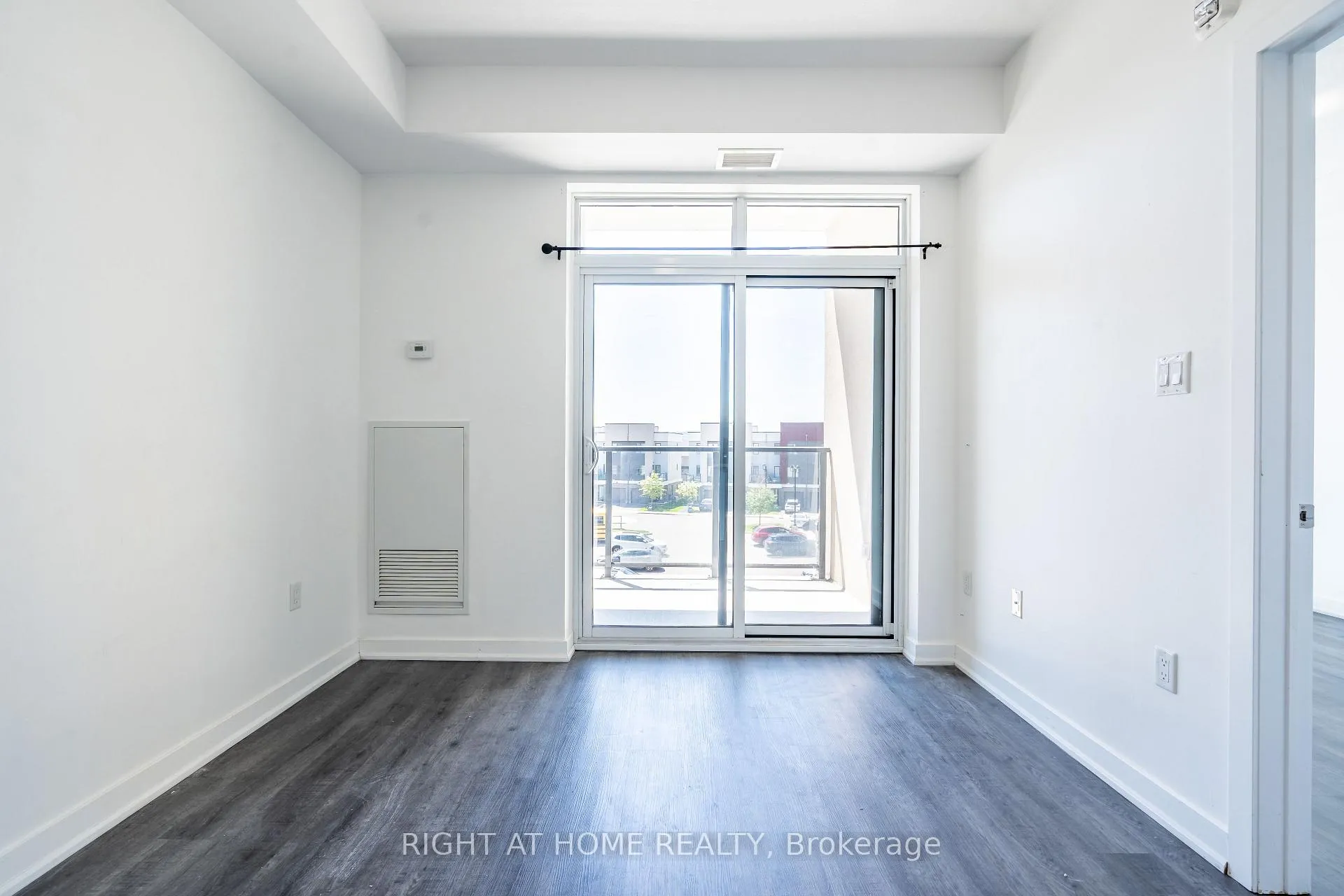 Photo 6 of Unit 337, 125 shoreview Place, Hamilton, Lakeshore — HOMEH