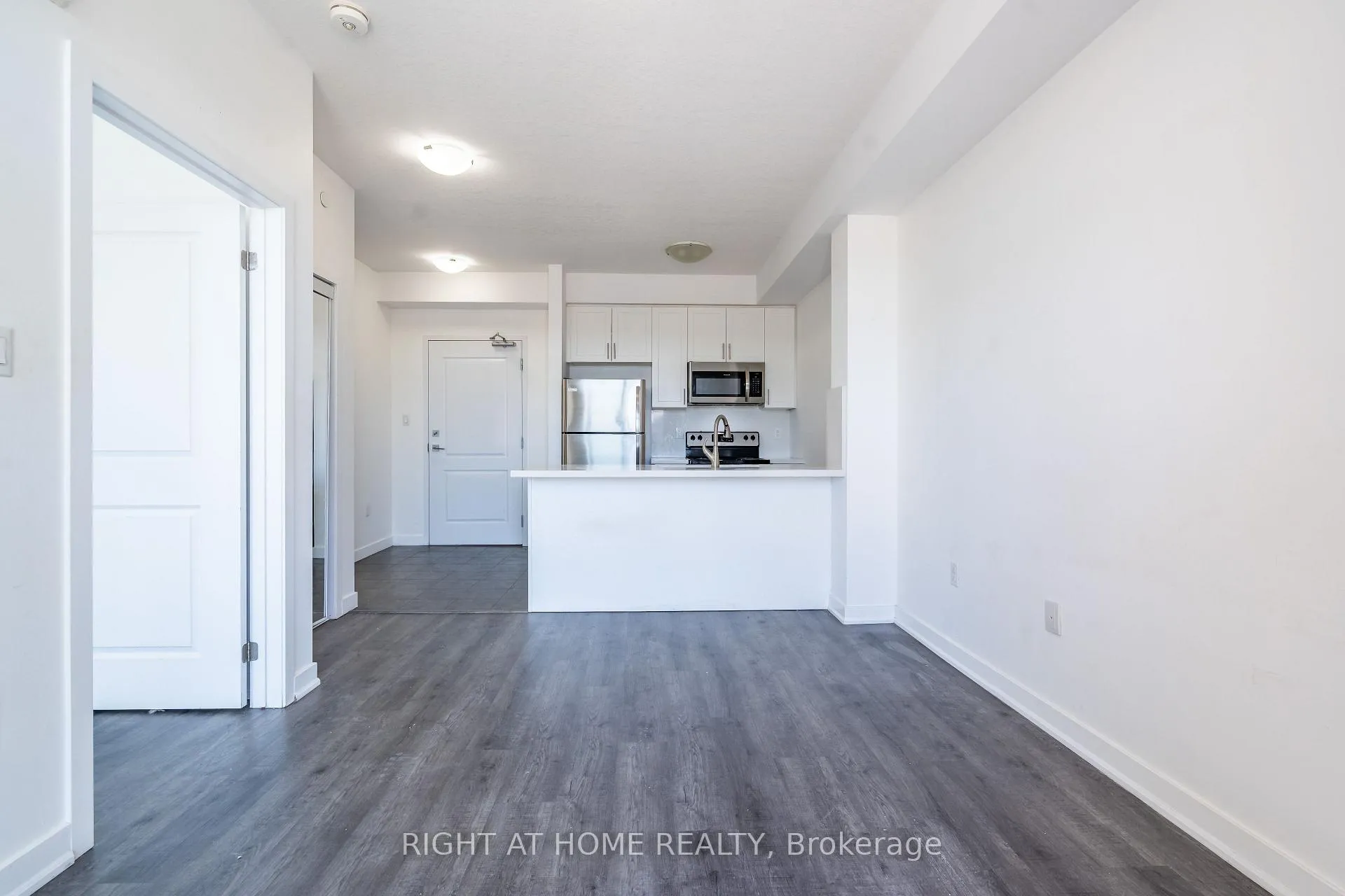 Photo 9 of Unit 337, 125 shoreview Place, Hamilton, Lakeshore — HOMEH