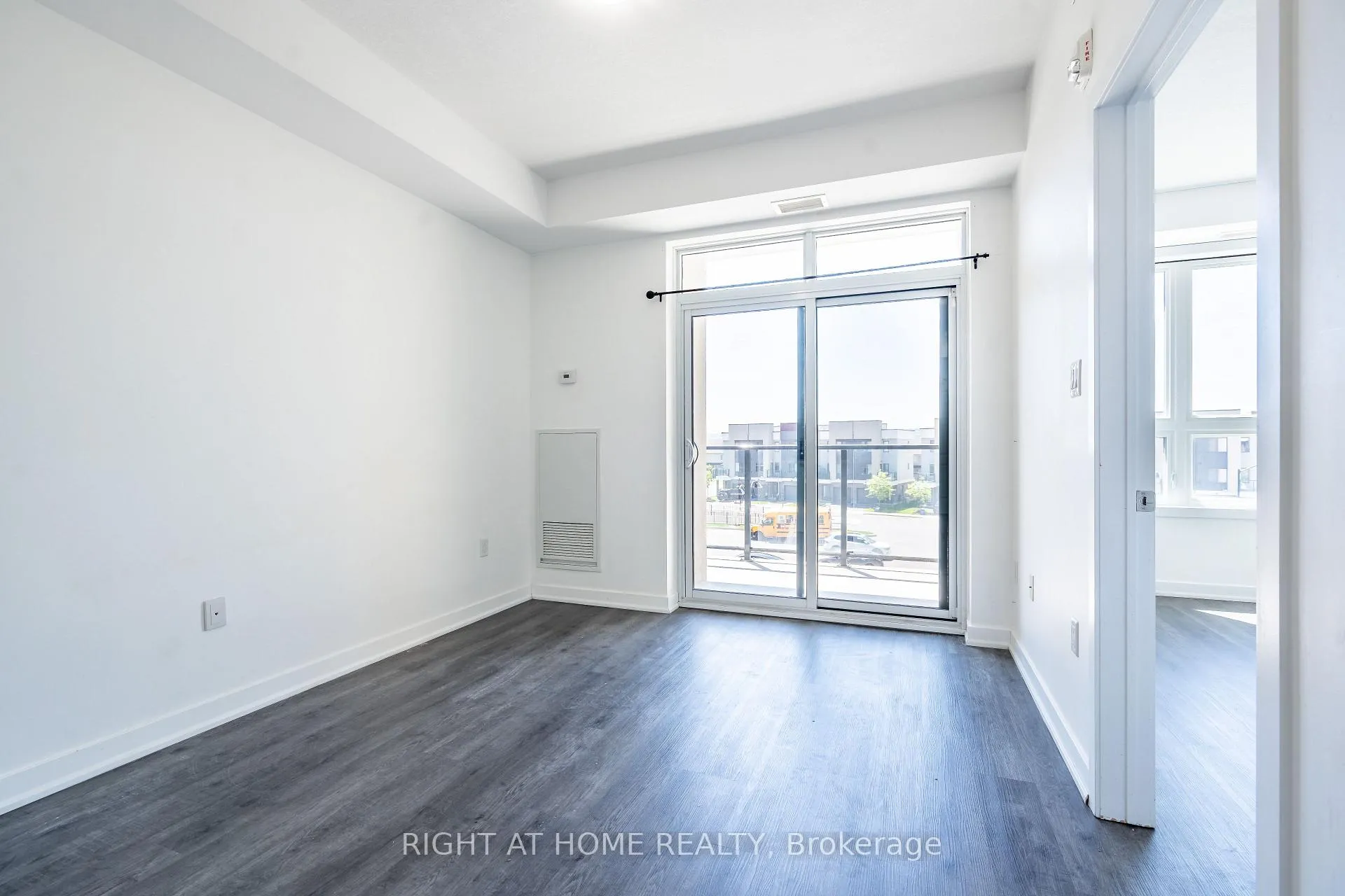Photo 10 of Unit 337, 125 shoreview Place, Hamilton, Lakeshore — HOMEH