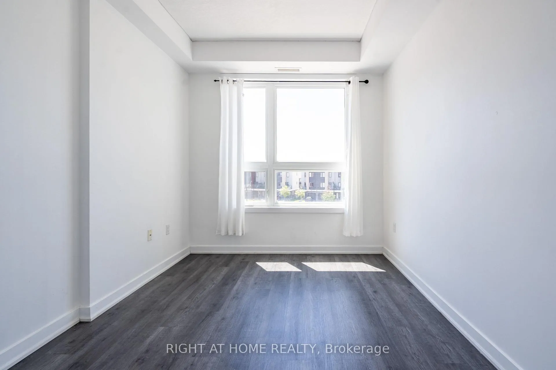 Photo 12 of Unit 337, 125 shoreview Place, Hamilton, Lakeshore — HOMEH