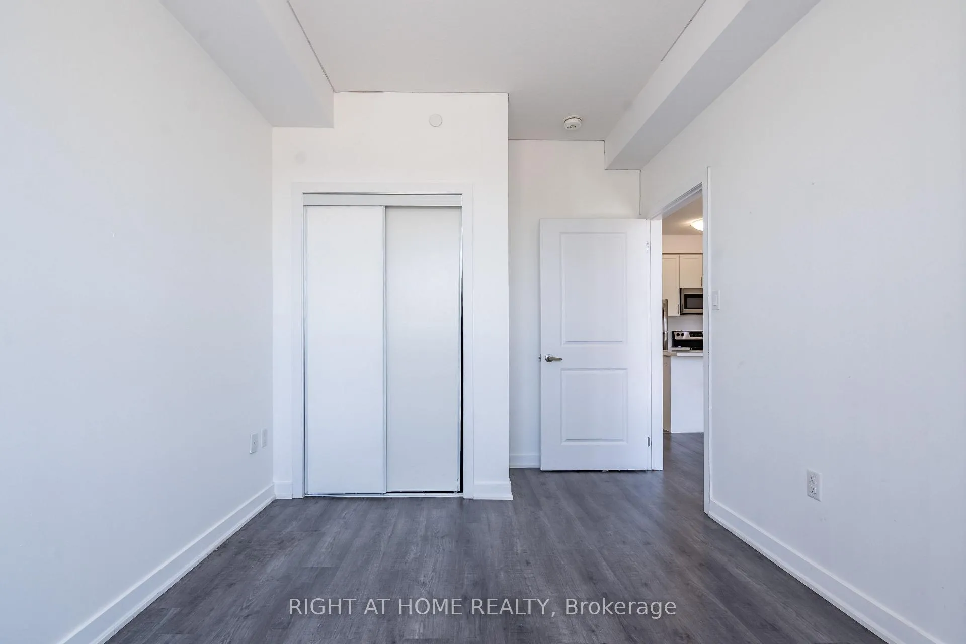 Photo 14 of Unit 337, 125 shoreview Place, Hamilton, Lakeshore — HOMEH