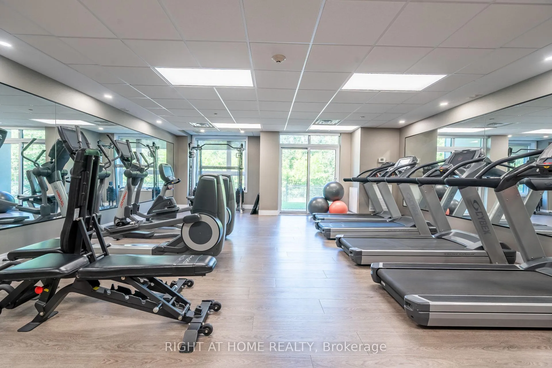 Photo 15 of Unit 337, 125 shoreview Place, Hamilton, Lakeshore — HOMEH