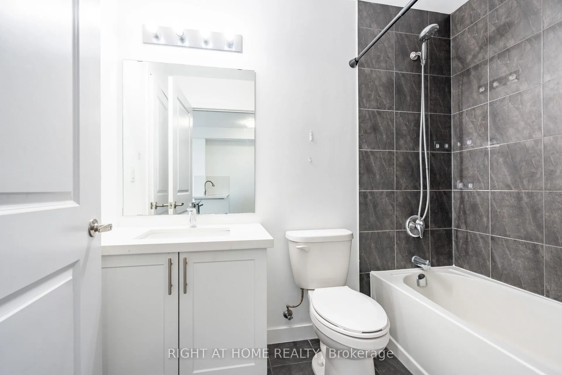 Photo 16 of Unit 337, 125 shoreview Place, Hamilton, Lakeshore — HOMEH