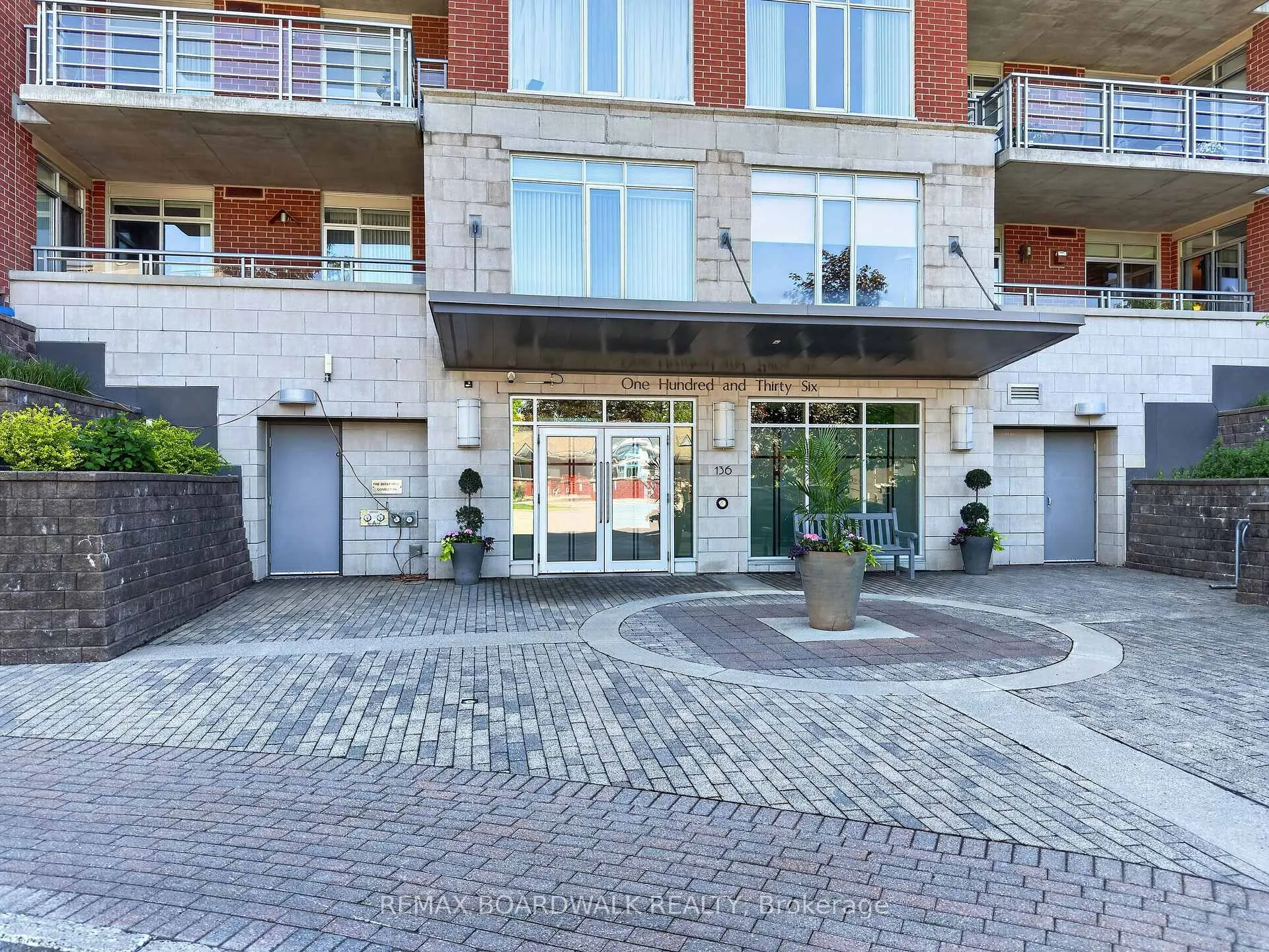 Photo 2 of Unit 804, 136 Darlington Private, Ottawa, Hunt Club/Western Community — HOMEH