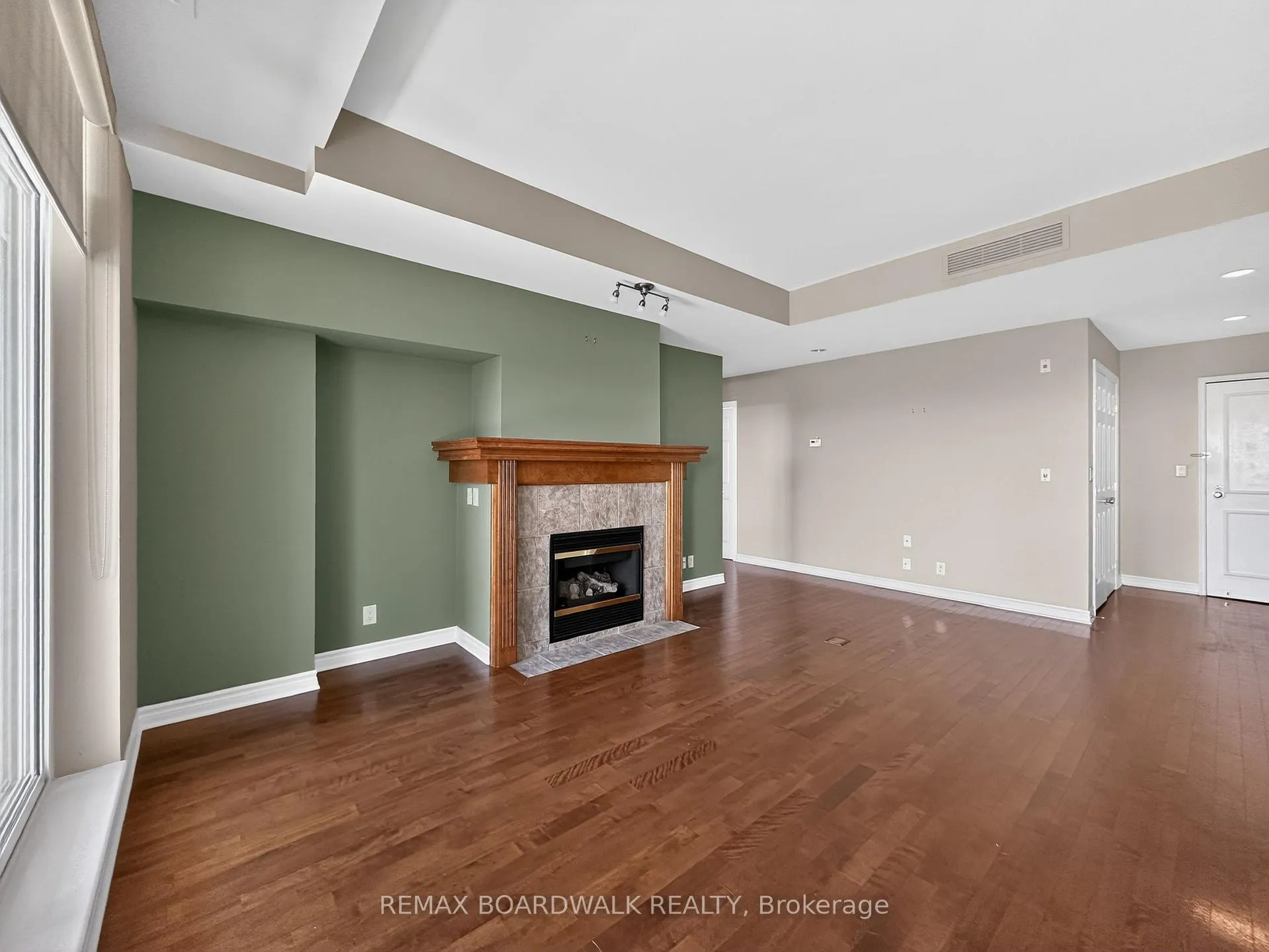 Photo 9 of Unit 804, 136 Darlington Private, Ottawa, Hunt Club/Western Community — HOMEH