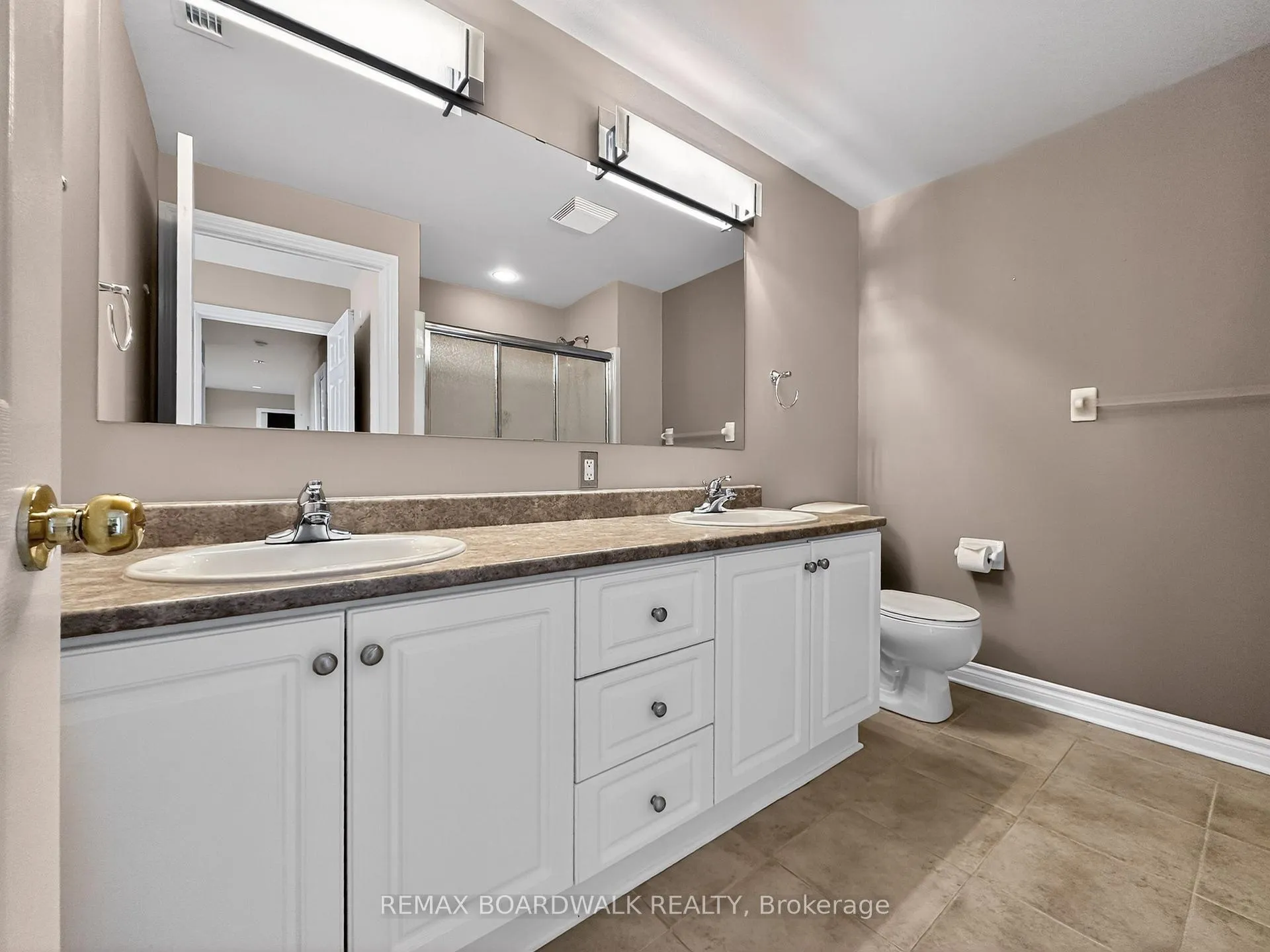 Photo 22 of Unit 804, 136 Darlington Private, Ottawa, Hunt Club/Western Community — HOMEH