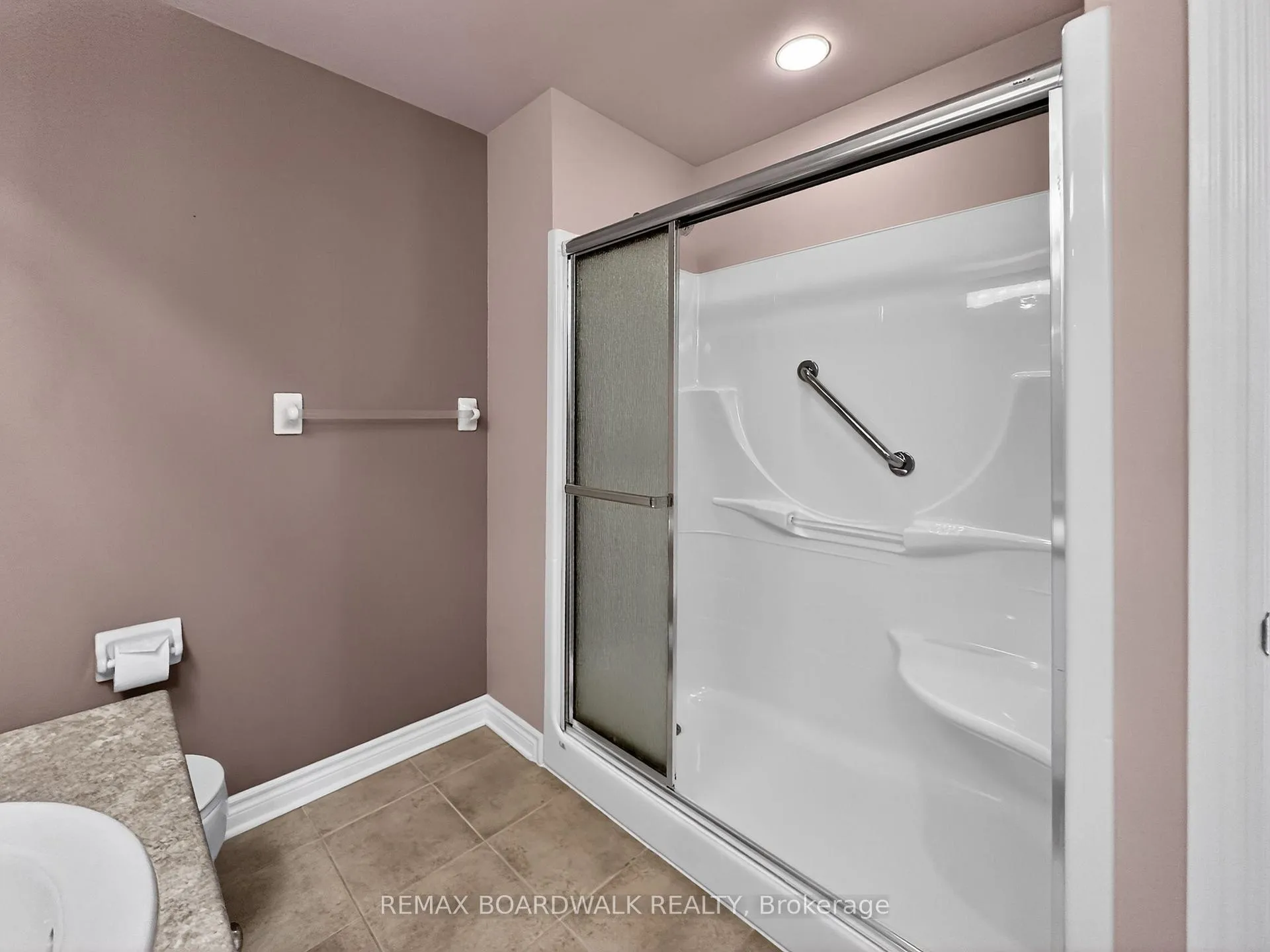 Photo 24 of Unit 804, 136 Darlington Private, Ottawa, Hunt Club/Western Community — HOMEH