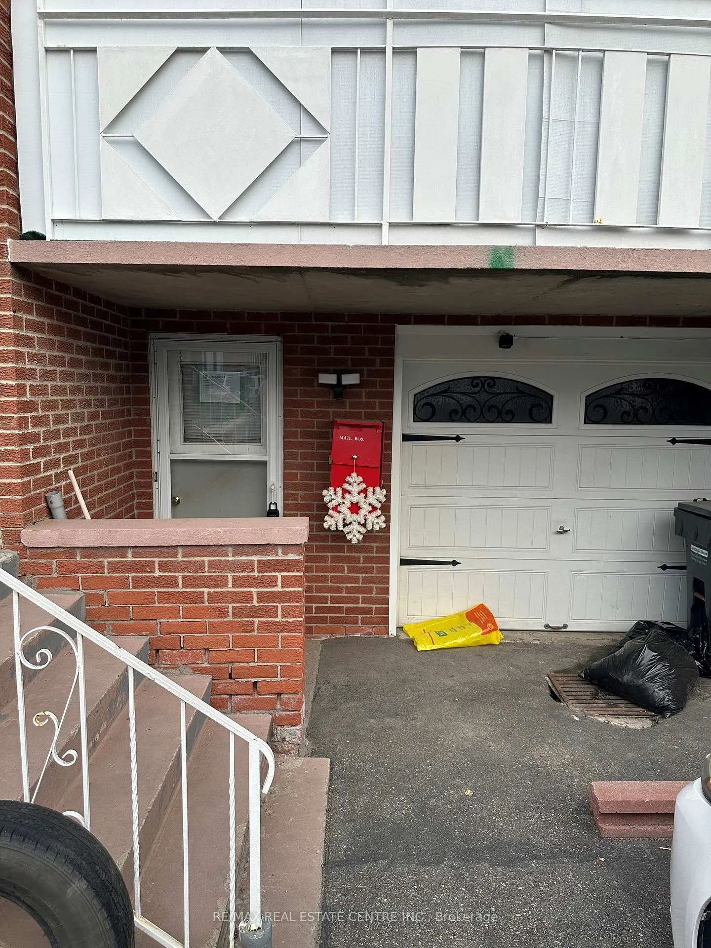 Photo 2 of 33 prouse Drive, Brampton, Brampton North — HOMEH
