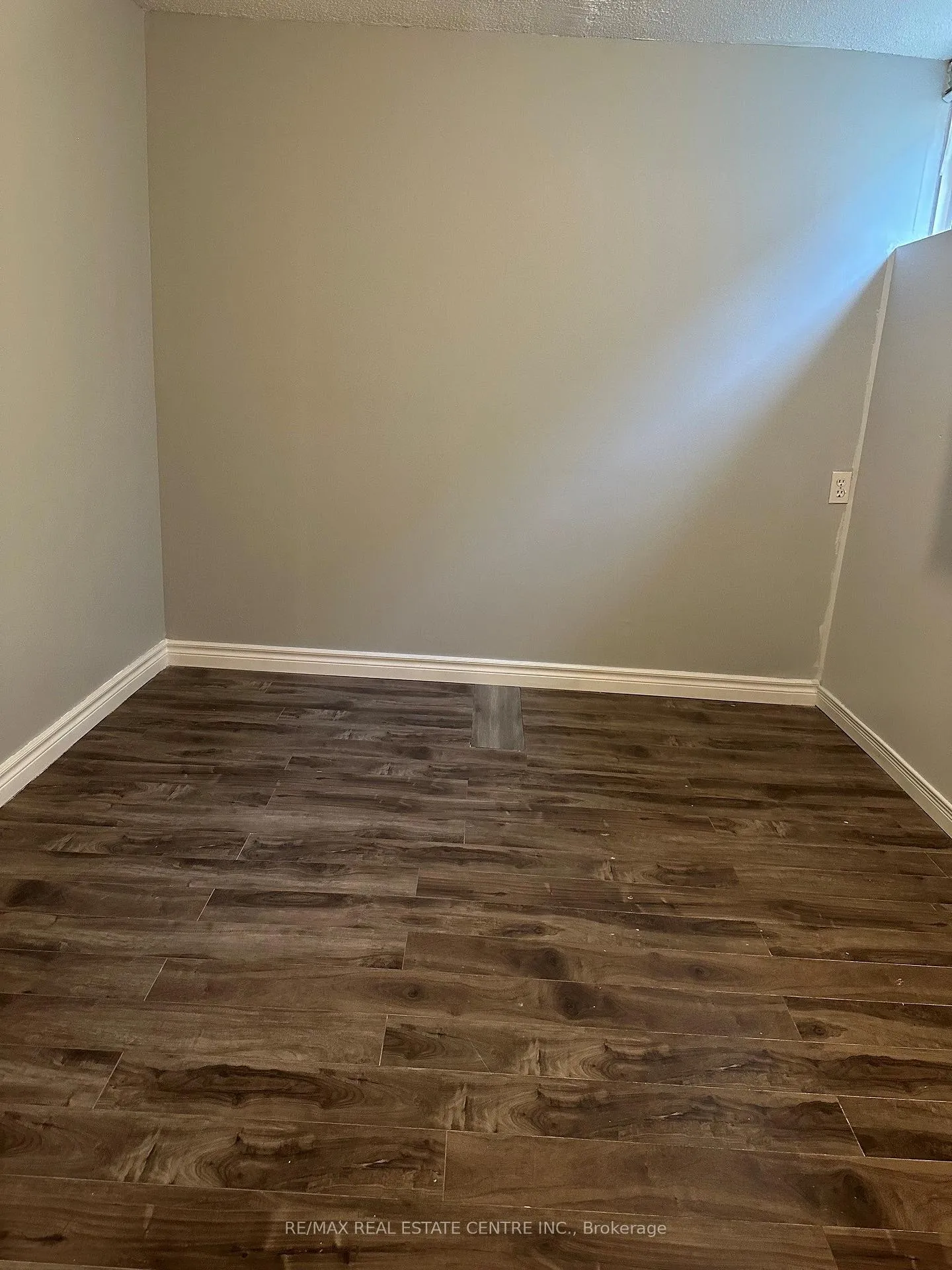Photo 7 of 33 prouse Drive, Brampton, Brampton North — HOMEH