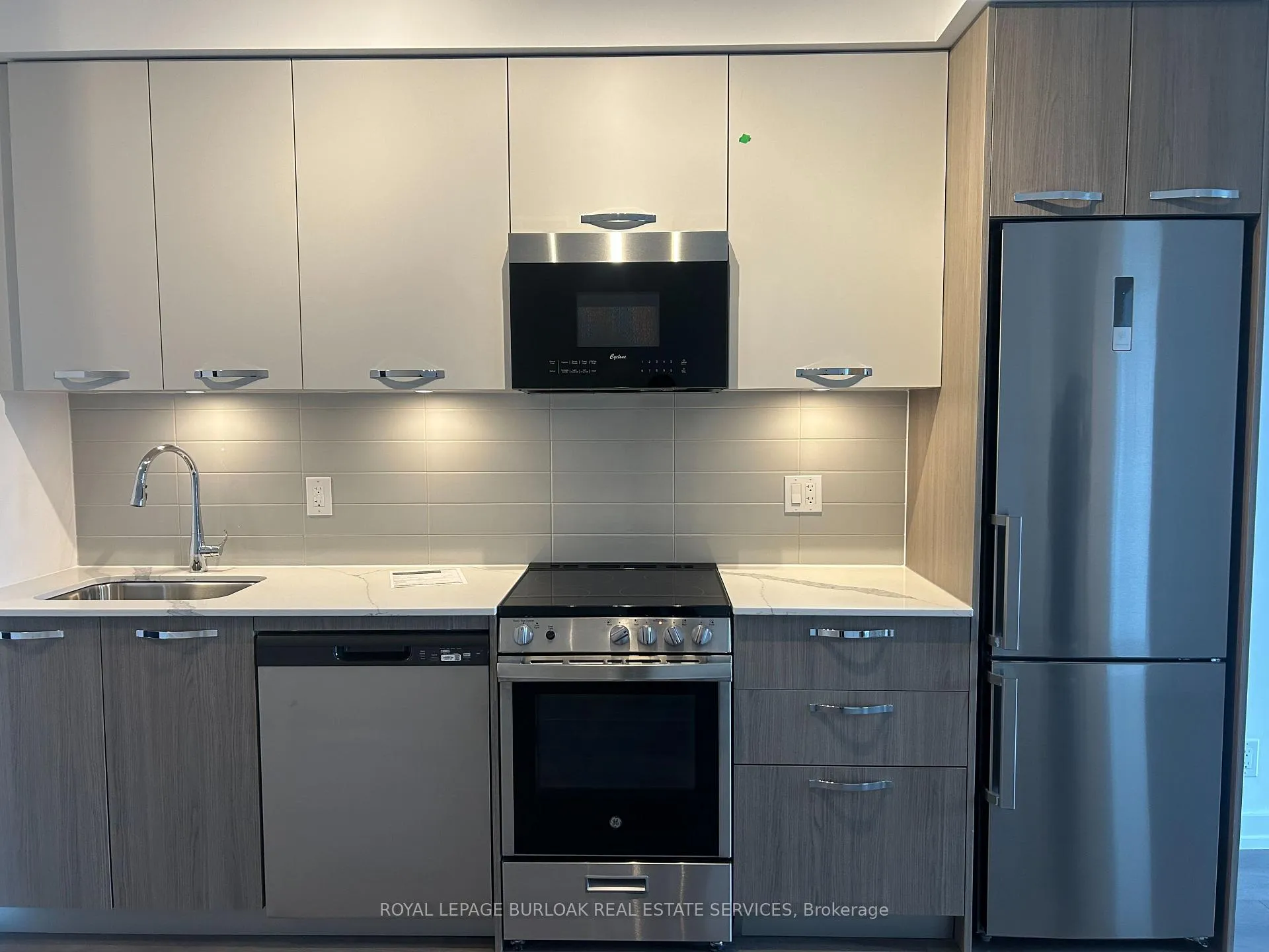 Photo 6 of Unit 1311, 75 James Street S, Hamilton, Corktown — HOMEH