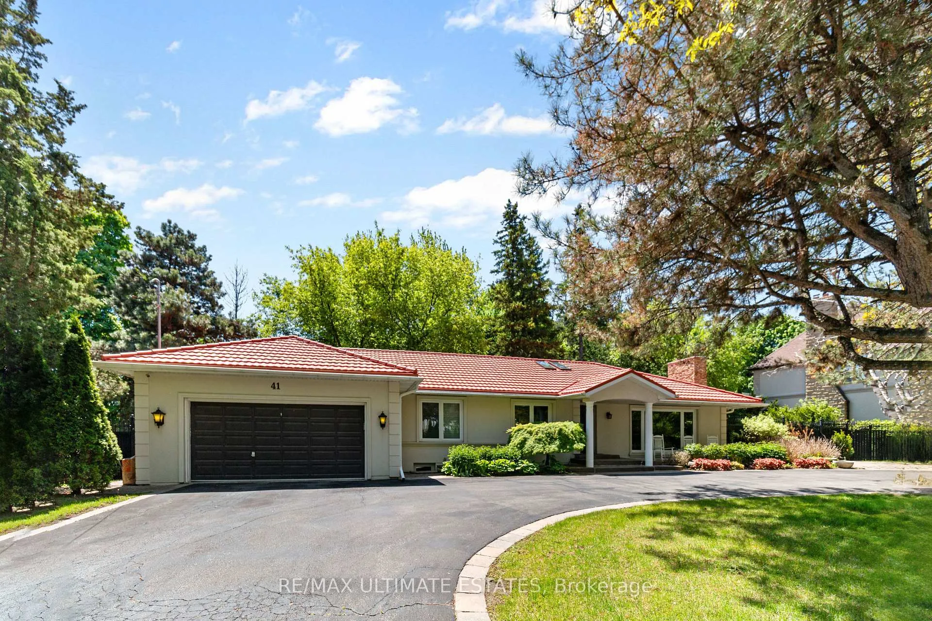 Photo 2 of 41 Thornridge Drive, Vaughan, Crestwood-Springfarm-Yorkhill — HOMEH