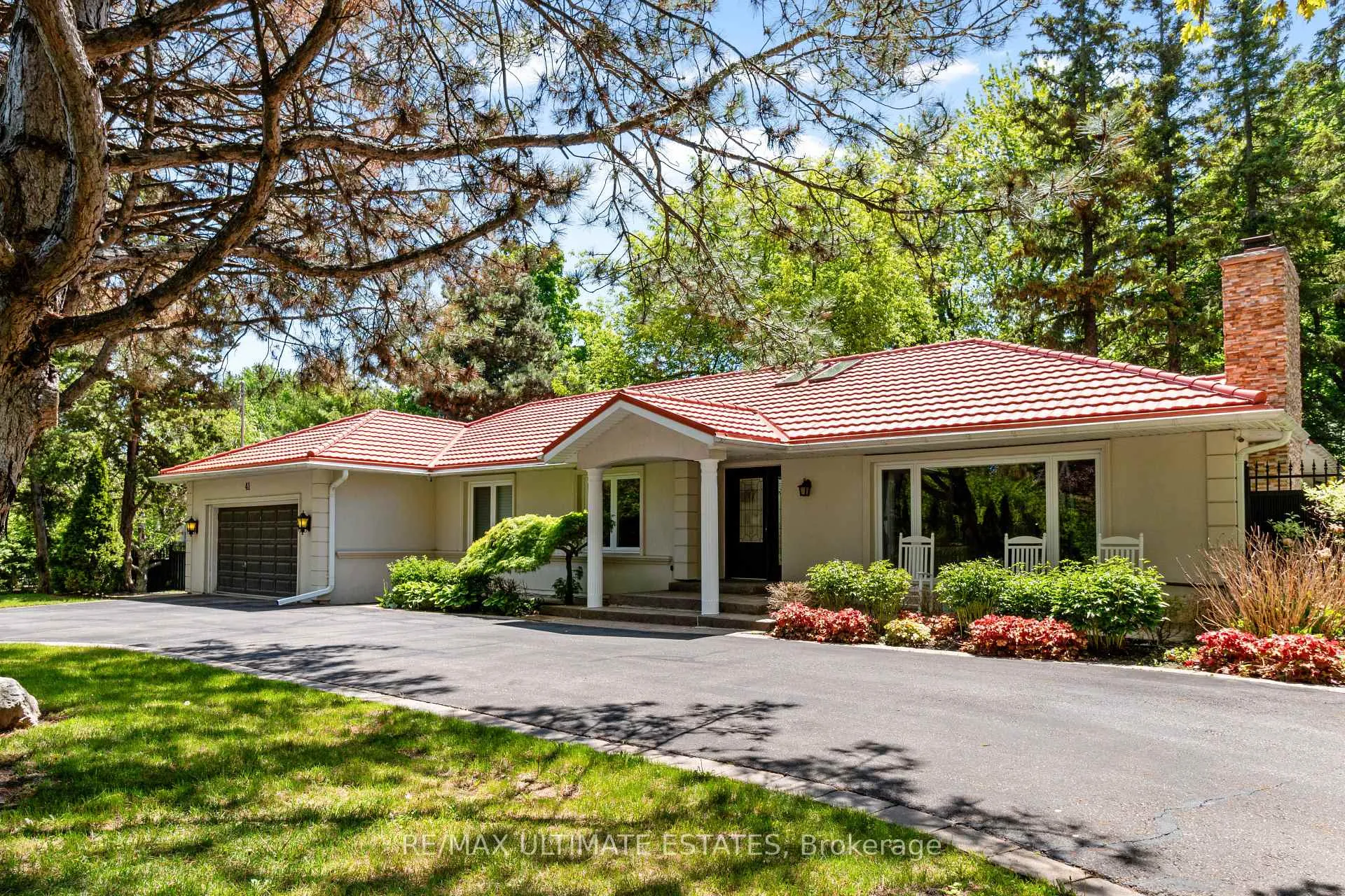Photo 3 of 41 Thornridge Drive, Vaughan, Crestwood-Springfarm-Yorkhill — HOMEH
