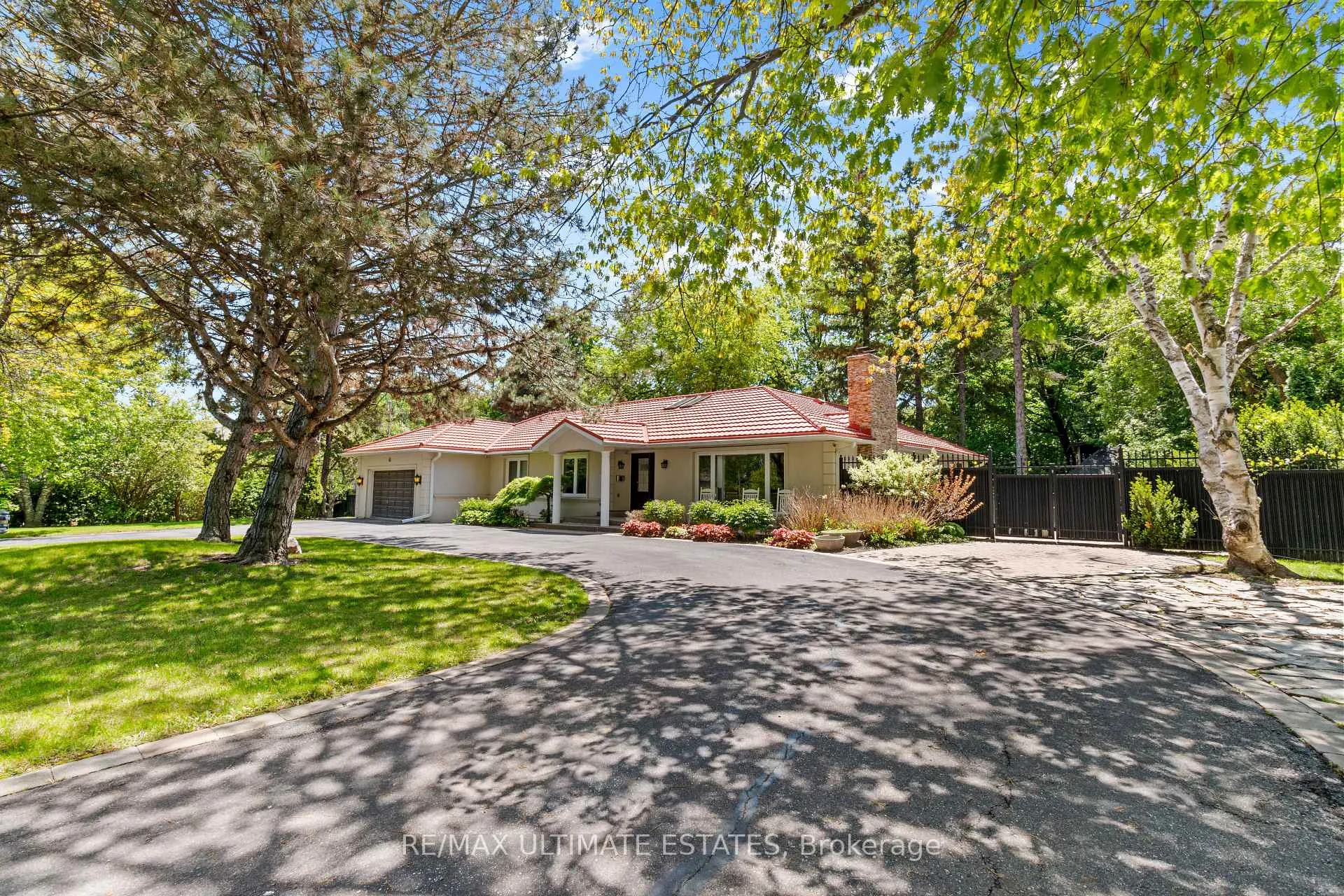 Photo 4 of 41 Thornridge Drive, Vaughan, Crestwood-Springfarm-Yorkhill — HOMEH