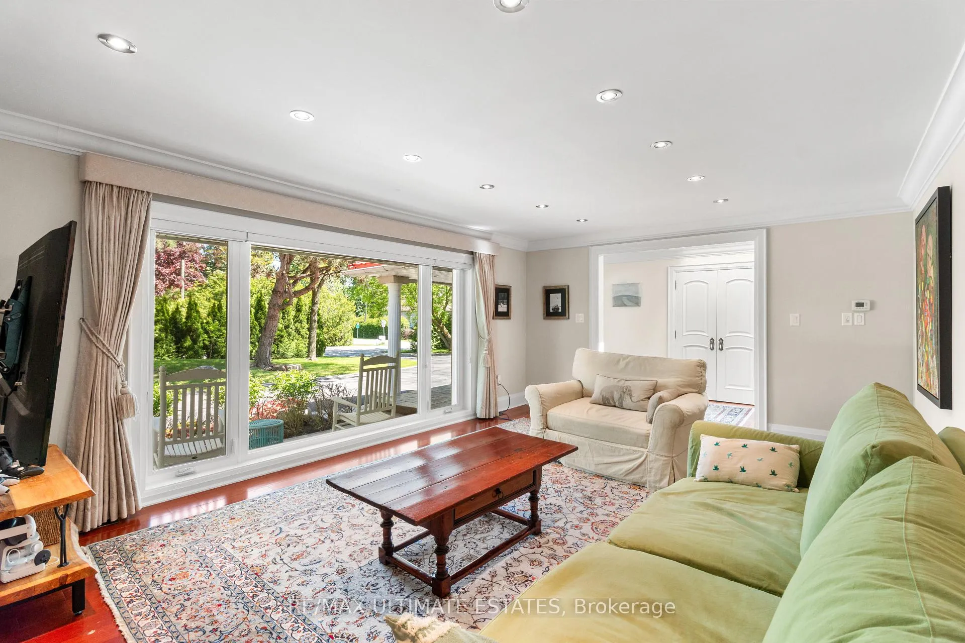 Photo 8 of 41 Thornridge Drive, Vaughan, Crestwood-Springfarm-Yorkhill — HOMEH