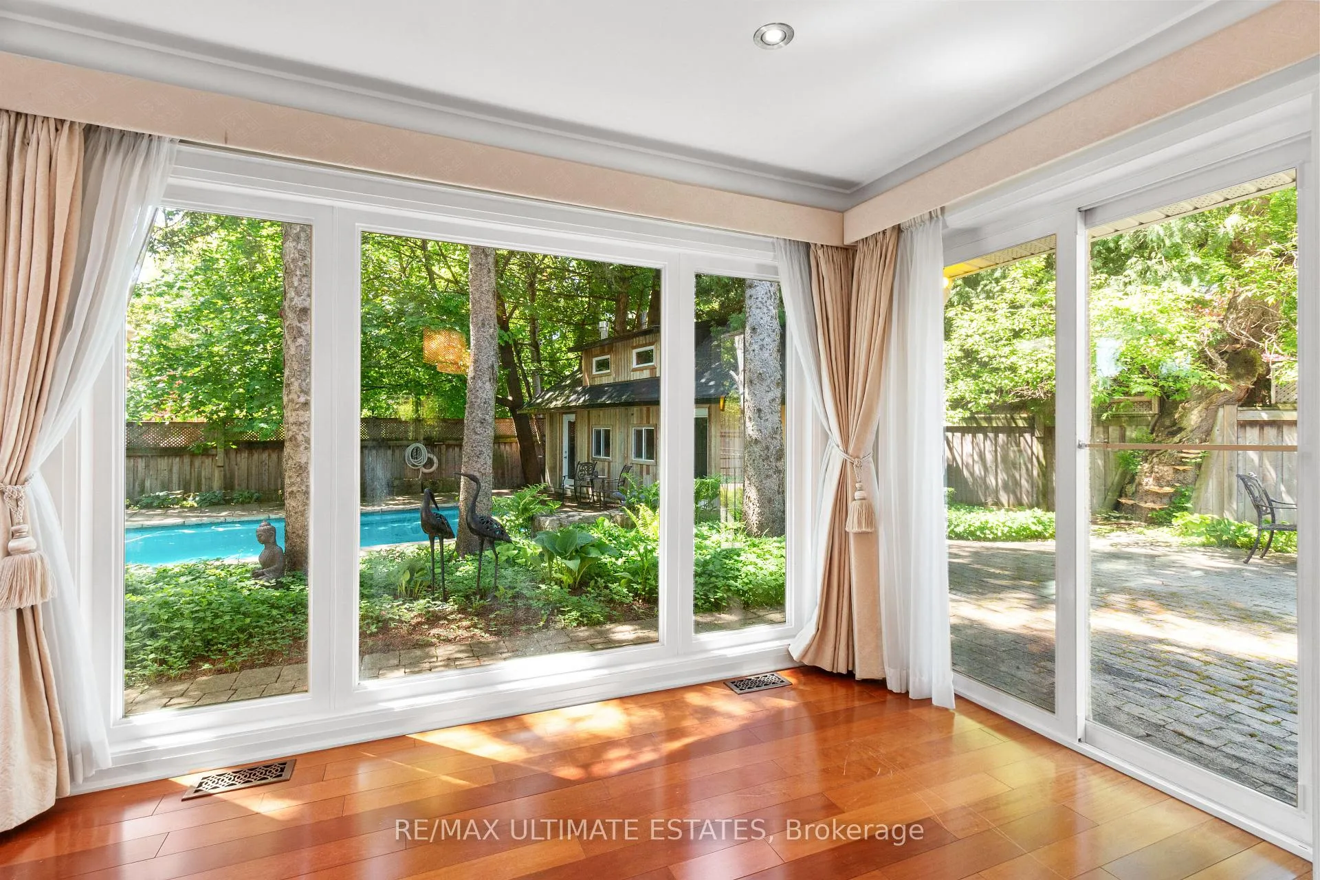 Photo 12 of 41 Thornridge Drive, Vaughan, Crestwood-Springfarm-Yorkhill — HOMEH