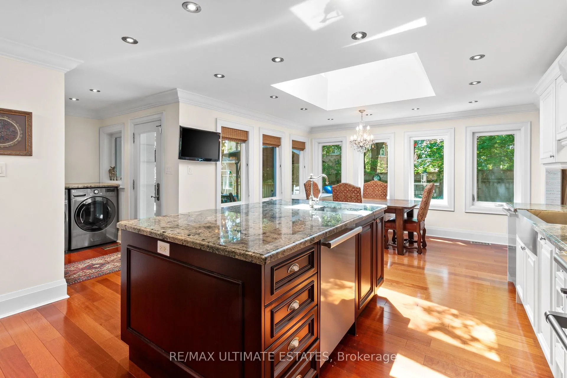 Photo 13 of 41 Thornridge Drive, Vaughan, Crestwood-Springfarm-Yorkhill — HOMEH