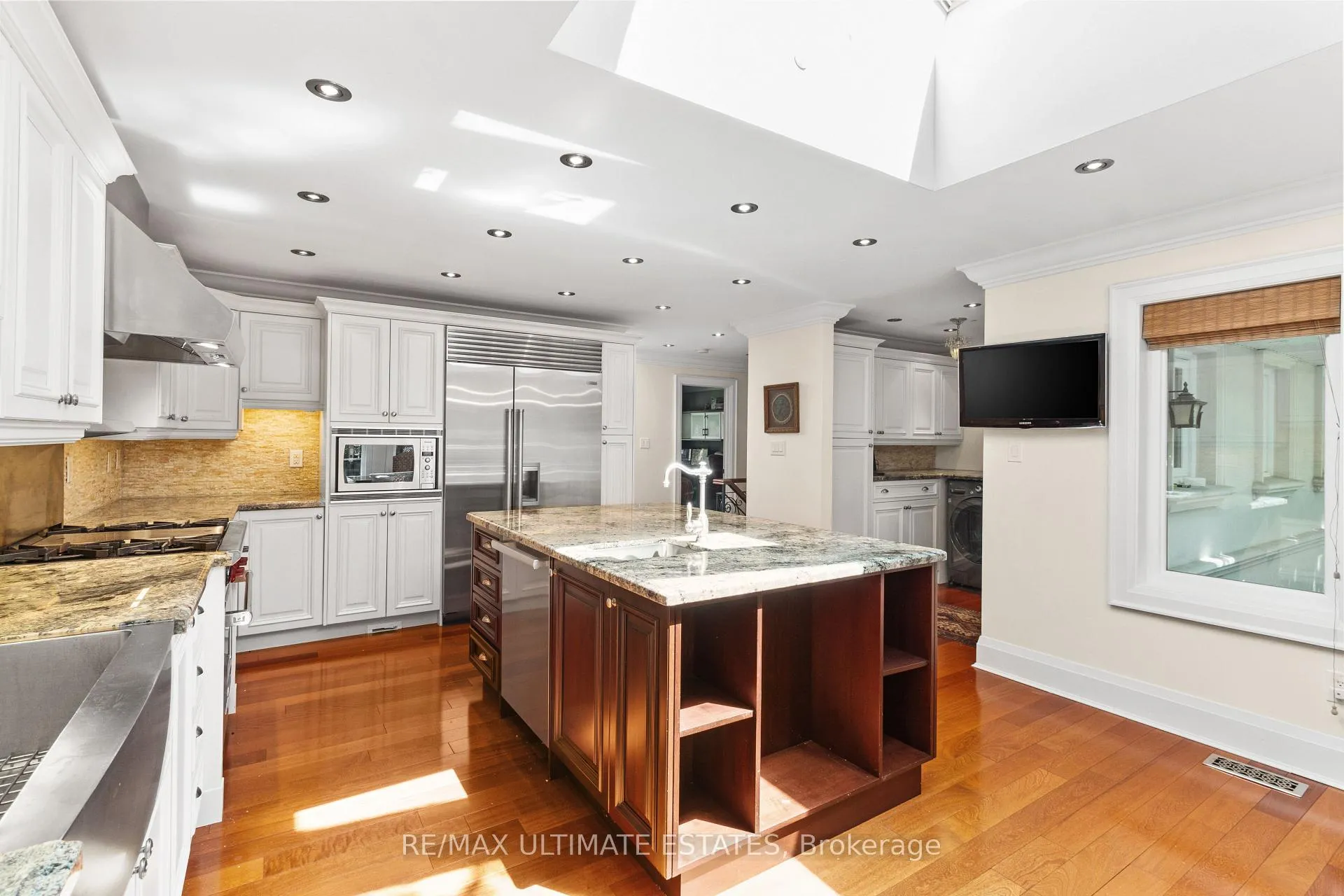 Photo 16 of 41 Thornridge Drive, Vaughan, Crestwood-Springfarm-Yorkhill — HOMEH