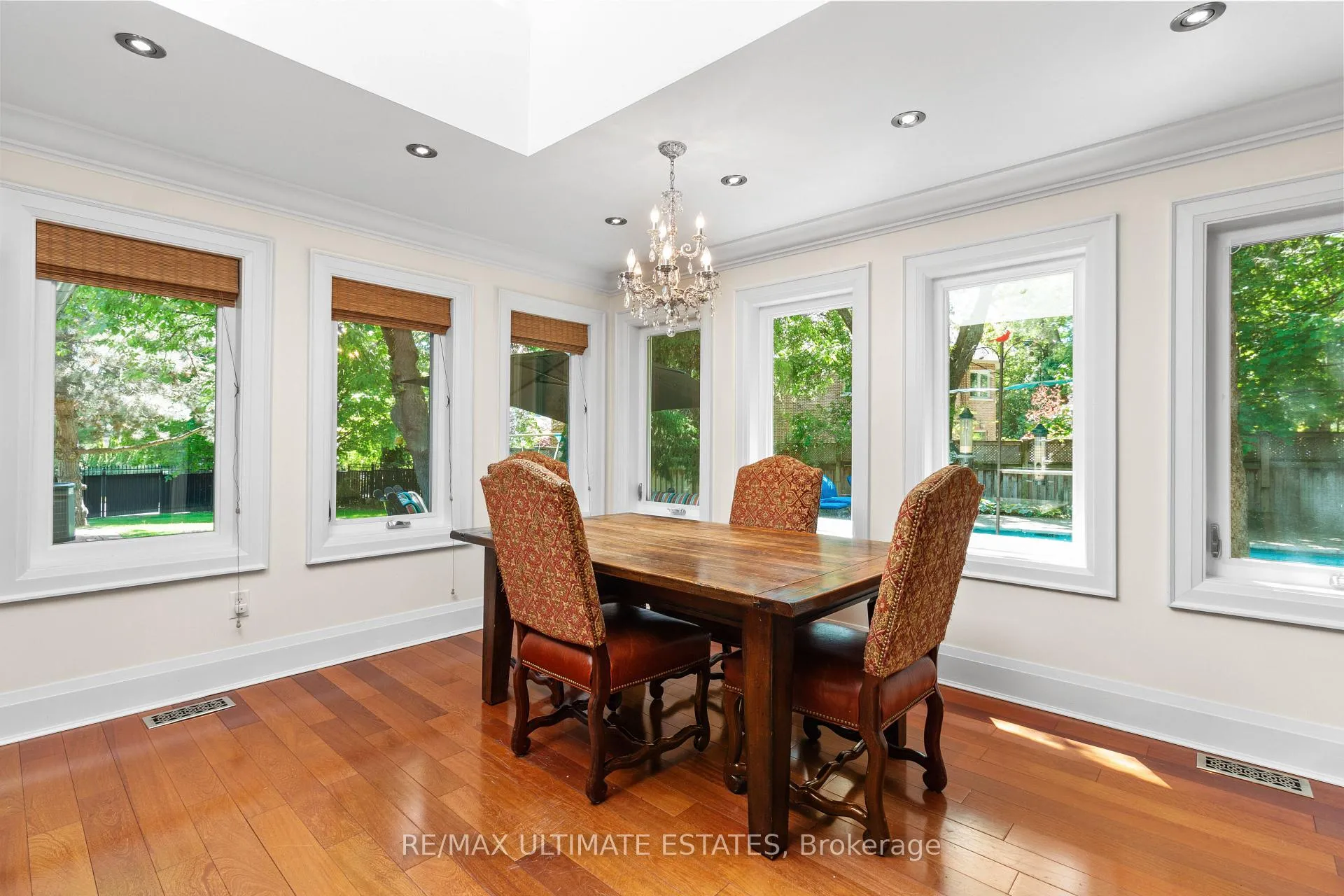 Photo 17 of 41 Thornridge Drive, Vaughan, Crestwood-Springfarm-Yorkhill — HOMEH
