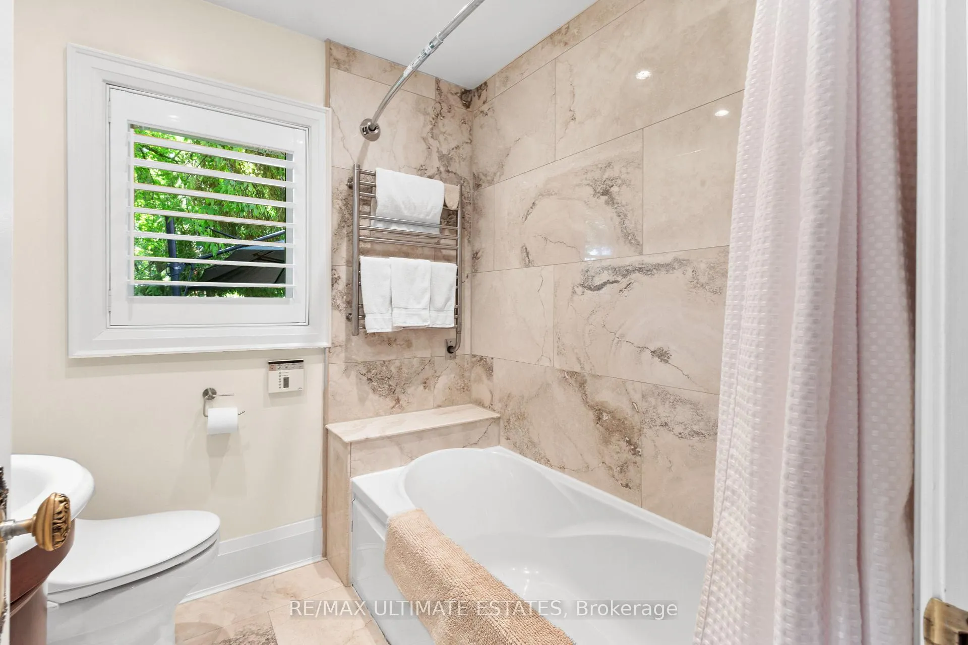 Photo 21 of 41 Thornridge Drive, Vaughan, Crestwood-Springfarm-Yorkhill — HOMEH