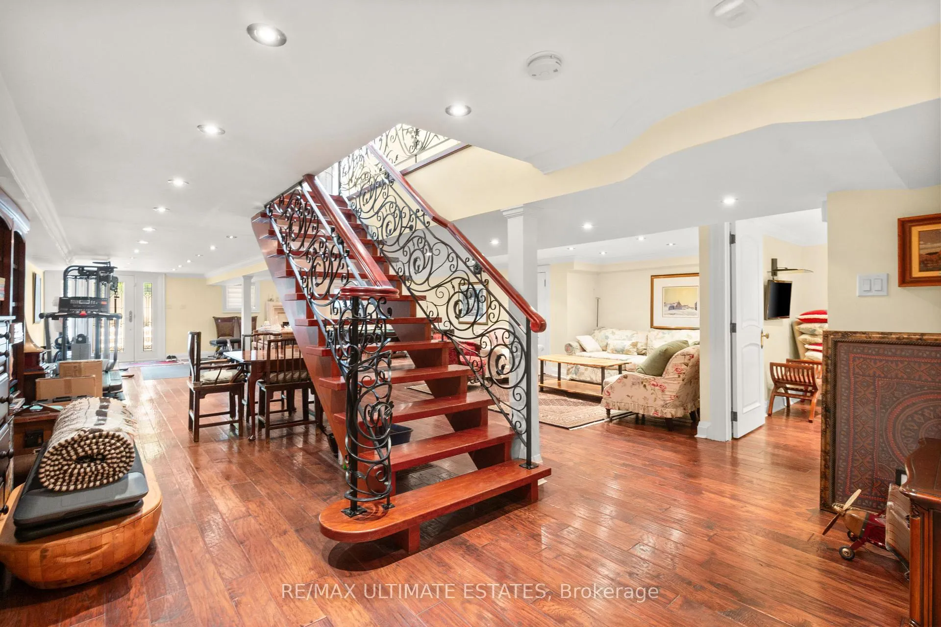 Photo 34 of 41 Thornridge Drive, Vaughan, Crestwood-Springfarm-Yorkhill — HOMEH