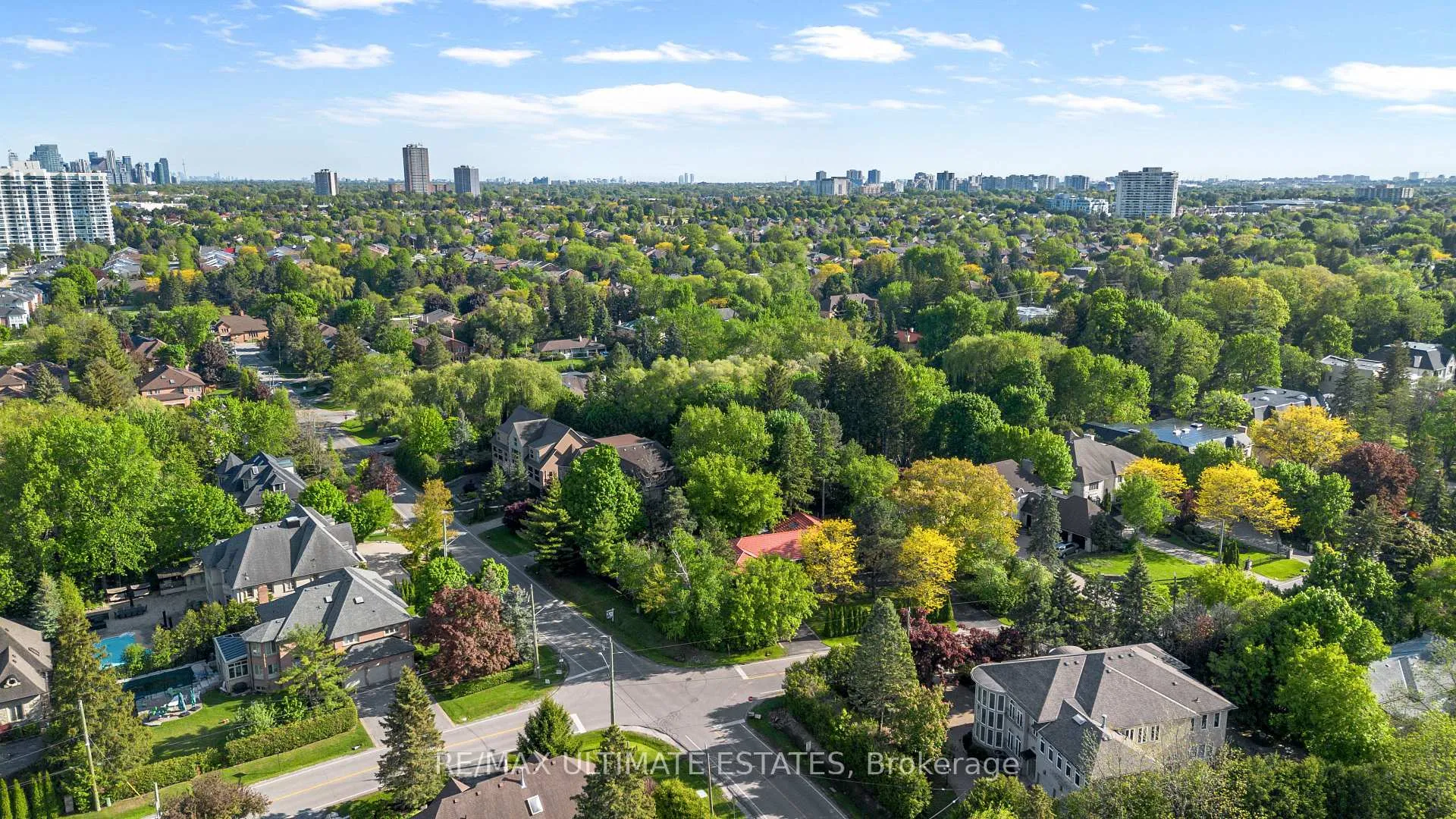 Photo 45 of 41 Thornridge Drive, Vaughan, Crestwood-Springfarm-Yorkhill — HOMEH