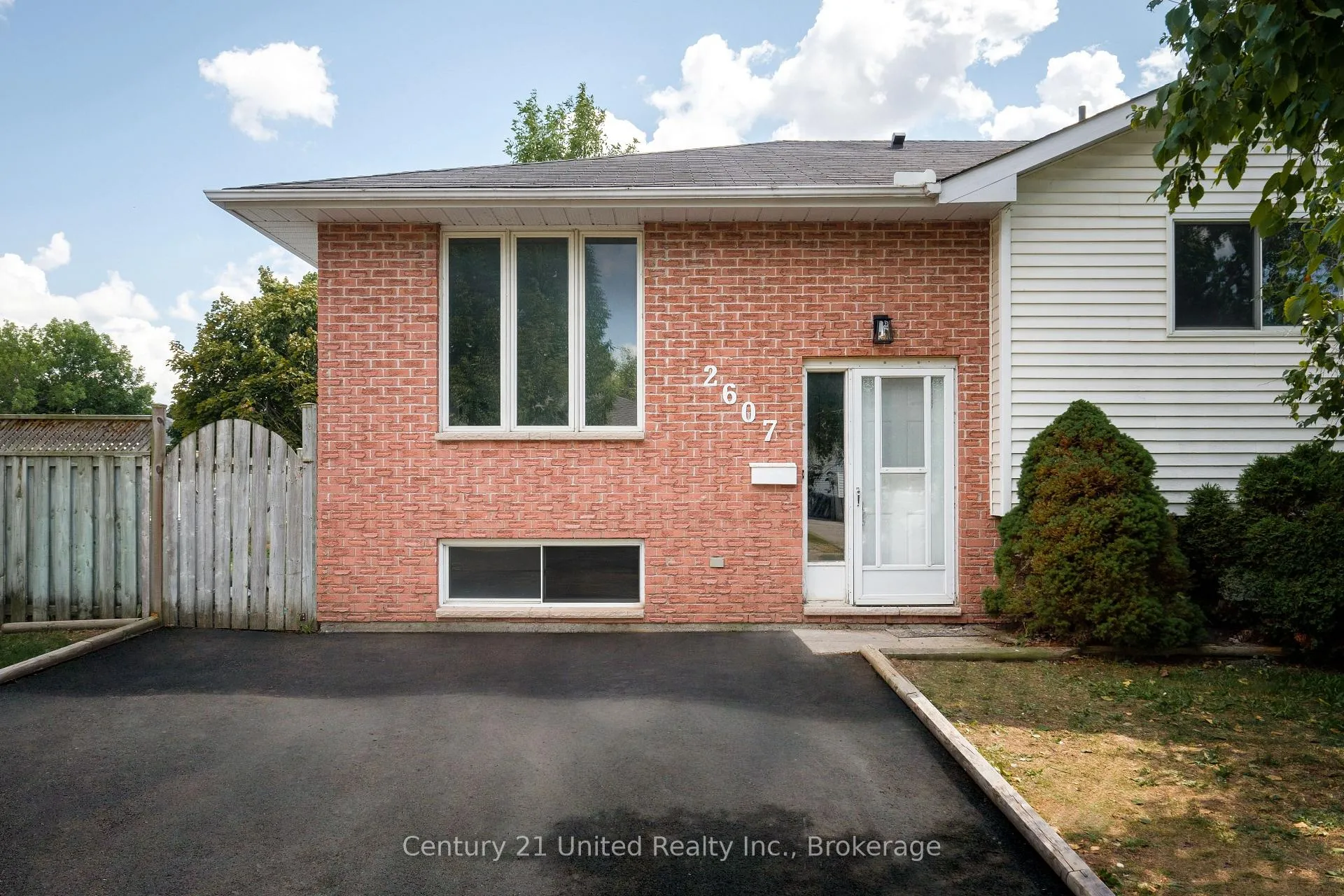 Photo 2 of Unit Unit B, 2607 Foxmeadow Road, Peterborough, Ashburnham Ward 4 — HOMEH