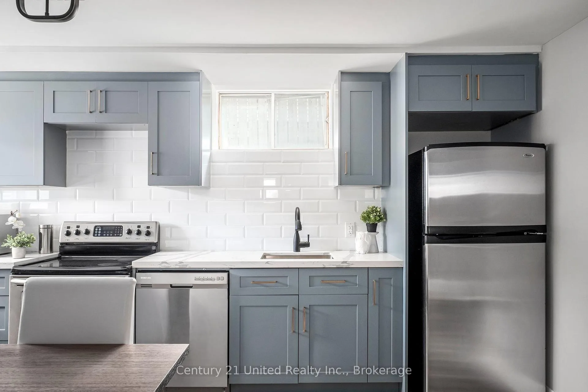 Photo 3 of Unit Unit B, 2607 Foxmeadow Road, Peterborough, Ashburnham Ward 4 — HOMEH