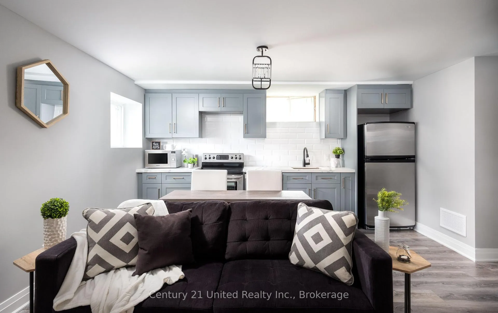 Photo 4 of Unit Unit B, 2607 Foxmeadow Road, Peterborough, Ashburnham Ward 4 — HOMEH