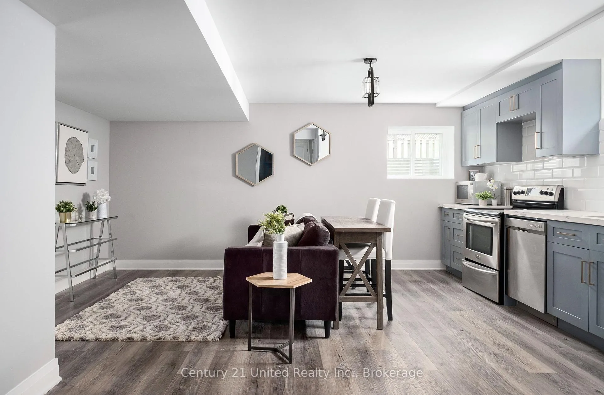 Photo 6 of Unit Unit B, 2607 Foxmeadow Road, Peterborough, Ashburnham Ward 4 — HOMEH