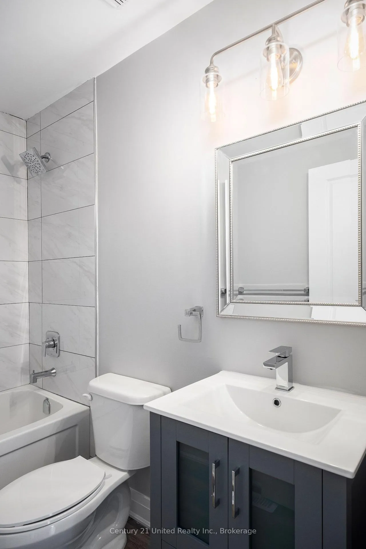 Photo 9 of Unit Unit B, 2607 Foxmeadow Road, Peterborough, Ashburnham Ward 4 — HOMEH