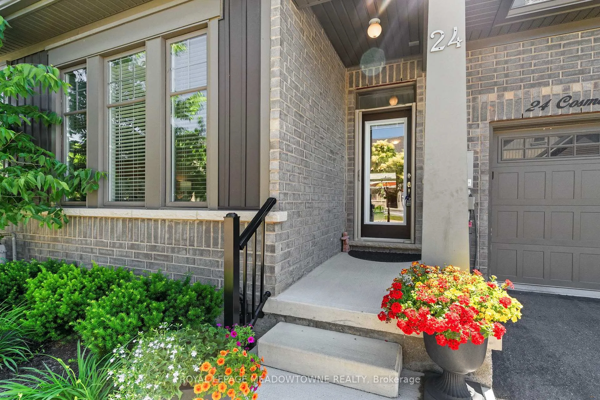 Photo 3 of 24 Cosmopolitan Common, St. Catharines, Carlton/Bunting — HOMEH